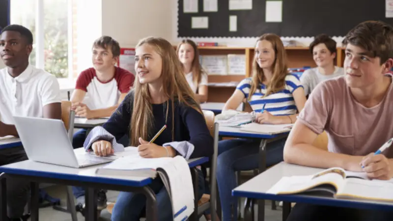 students-listening-to-teacher